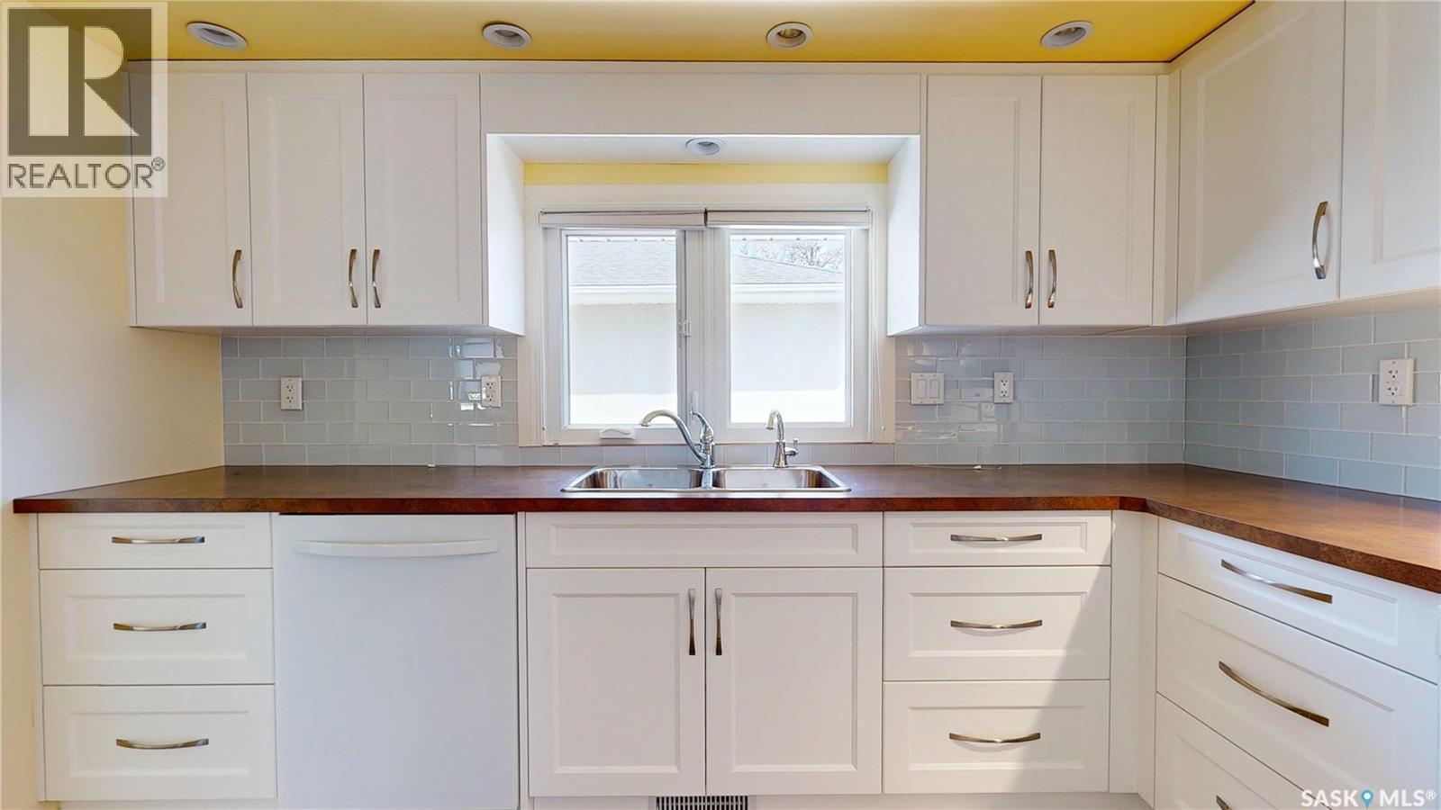 5445 4Th Avenue, Regina, SK - Indoor Photo Showing Kitchen With Double Sink