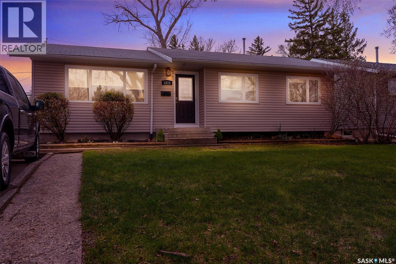 3211 29Th Avenue, Regina, SK - Outdoor