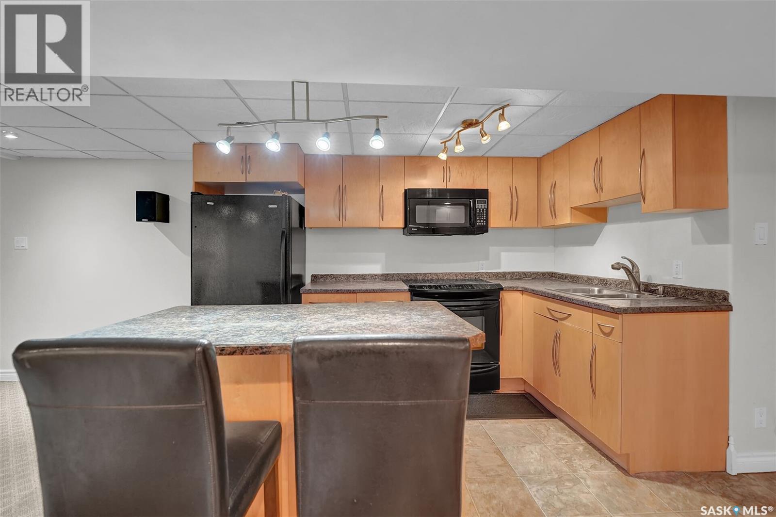 3211 29Th Avenue, Regina, SK - Indoor Photo Showing Kitchen