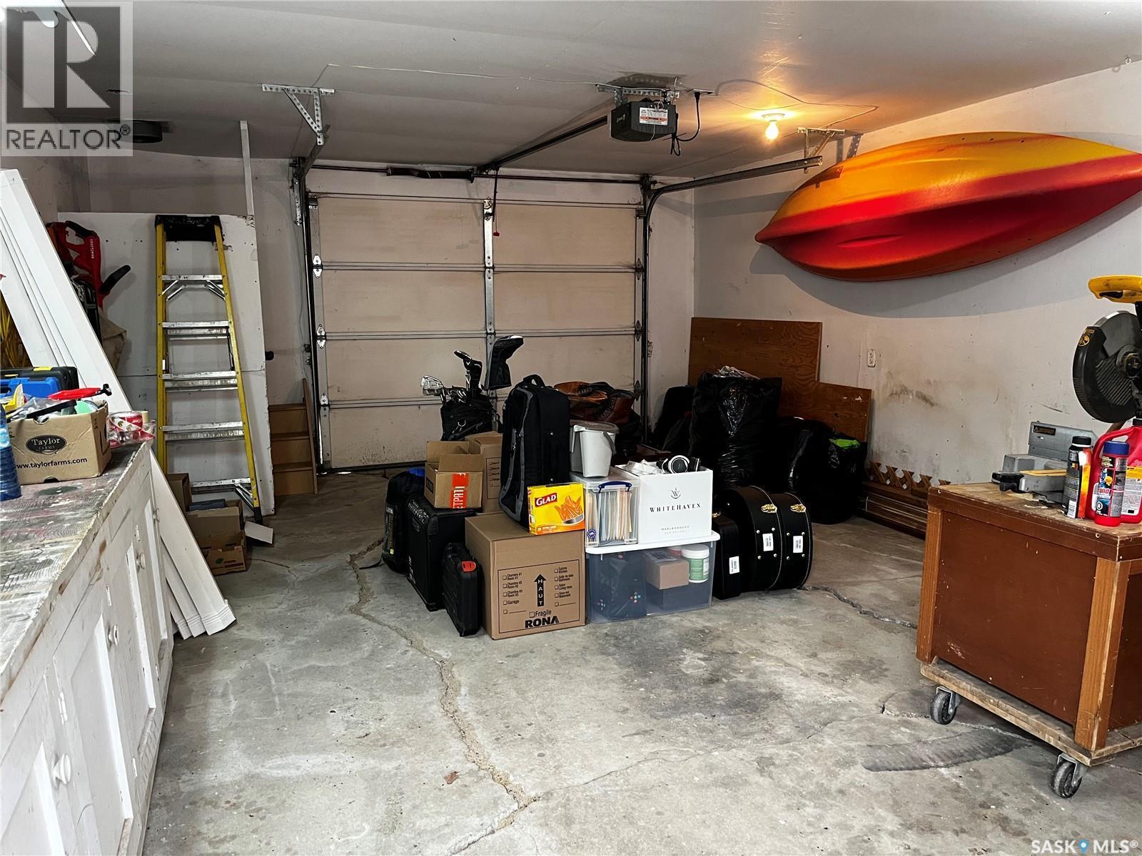3211 29Th Avenue, Regina, SK - Indoor Photo Showing Garage