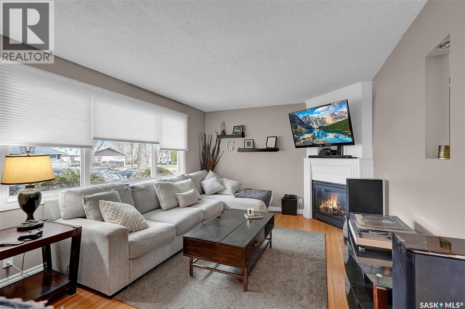 3211 29Th Avenue, Regina, SK - Indoor Photo Showing Living Room With Fireplace