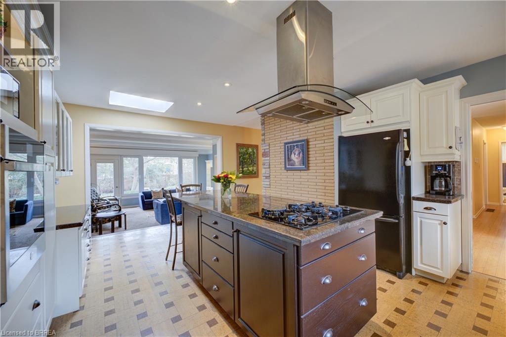 9 Summerhayes Crescent, Brantford, ON - Indoor Photo Showing Kitchen With Upgraded Kitchen
