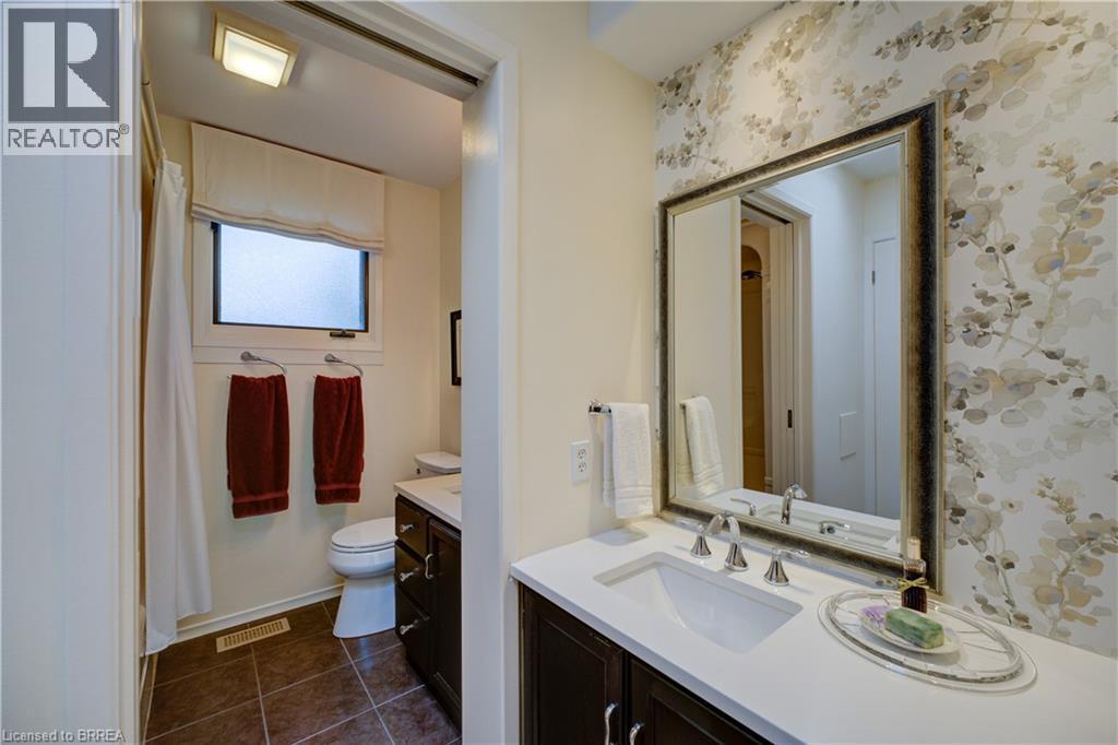 9 Summerhayes Crescent, Brantford, ON - Indoor Photo Showing Bathroom