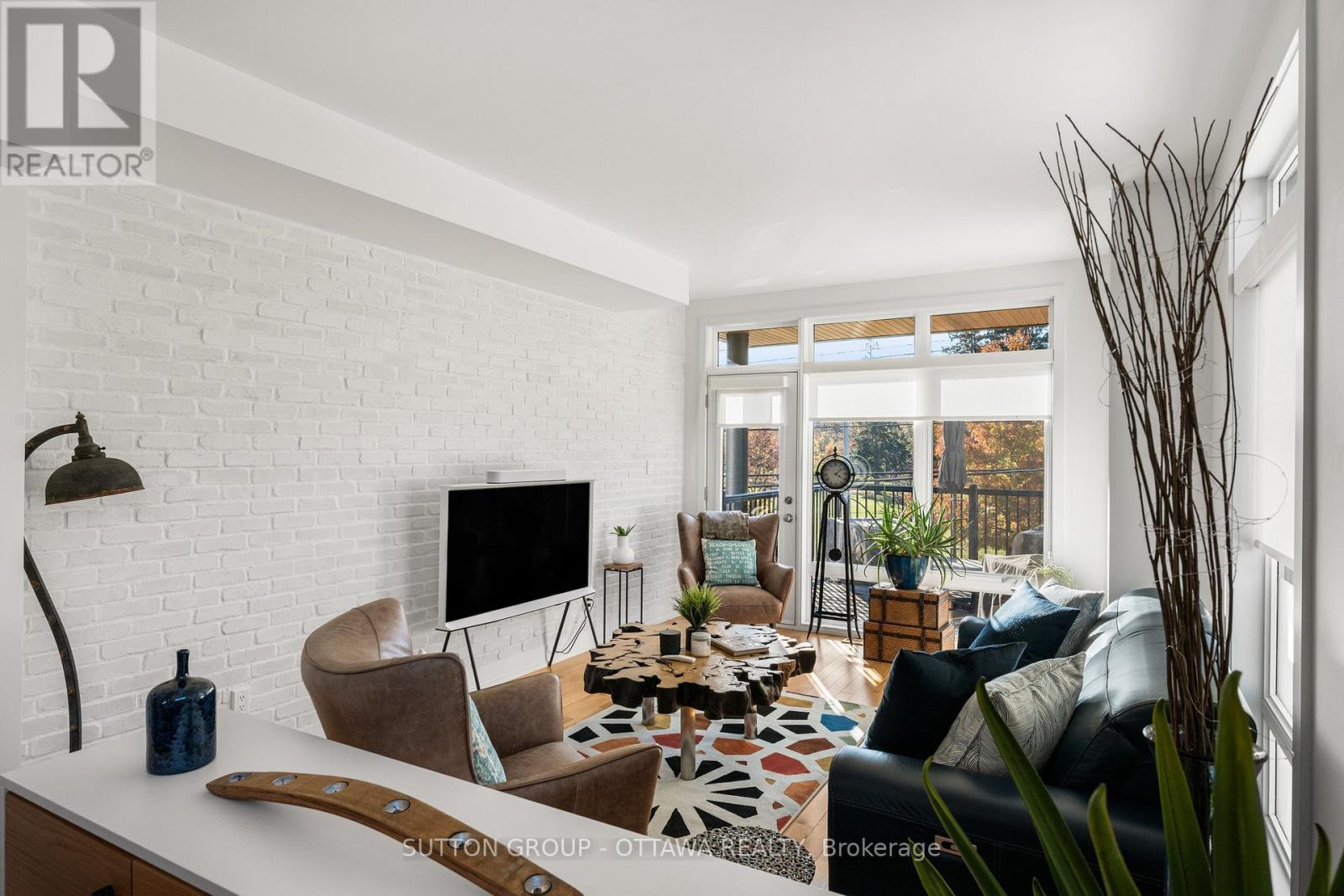 1127 North River Road, Ottawa, ON - Indoor