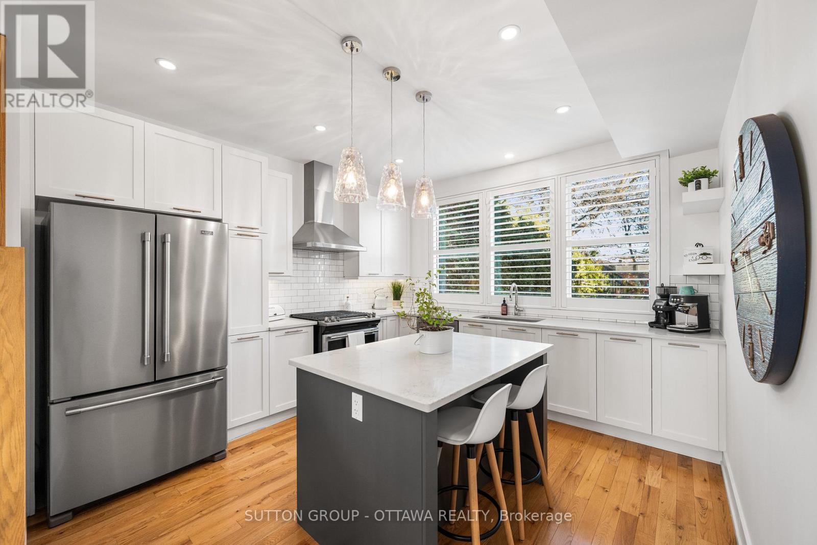 1127 North River Road, Ottawa, ON - Indoor Photo Showing Kitchen With Stainless Steel Kitchen With Upgraded Kitchen