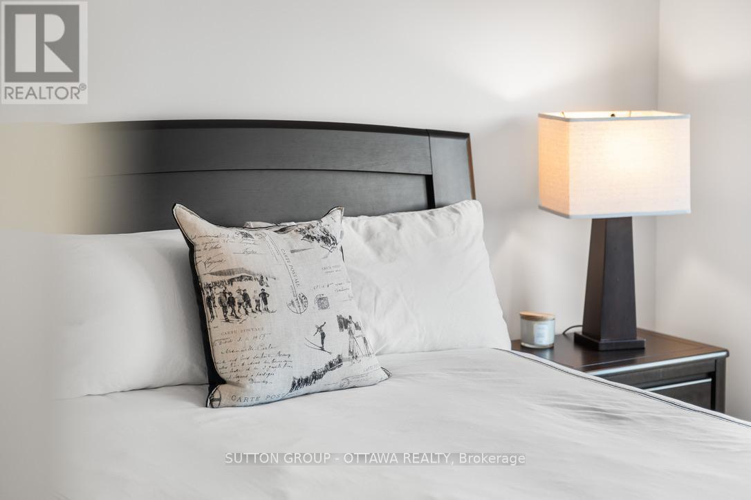 1127 North River Road, Ottawa, ON - Indoor Photo Showing Bedroom