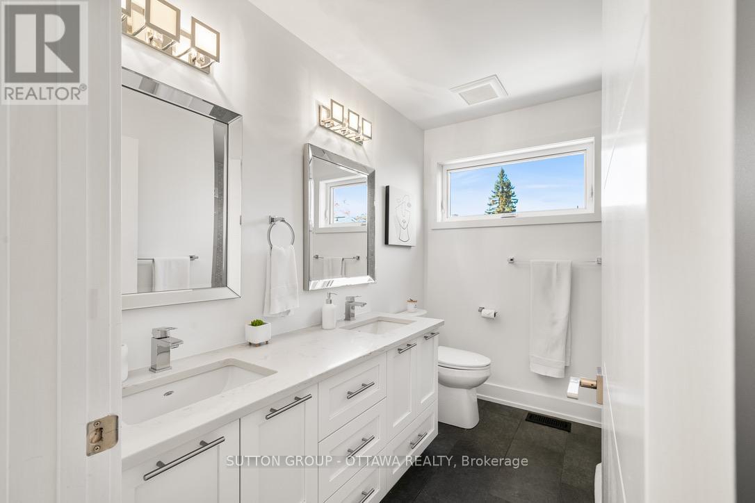 1127 North River Road, Ottawa, ON - Indoor Photo Showing Bathroom