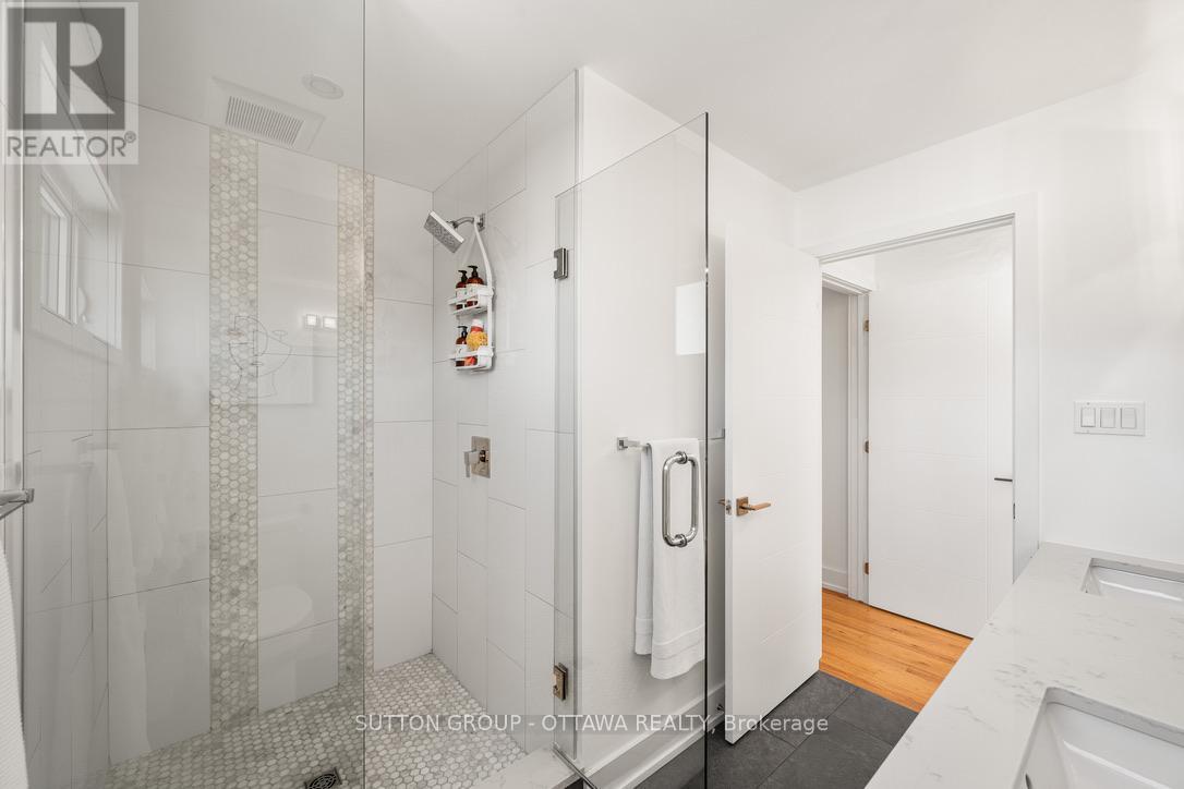 1127 North River Road, Ottawa, ON - Indoor Photo Showing Bathroom