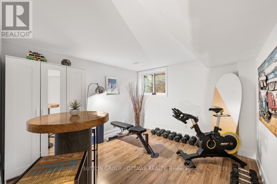 1127 North River Road, Ottawa, ON - Indoor Photo Showing Gym Room