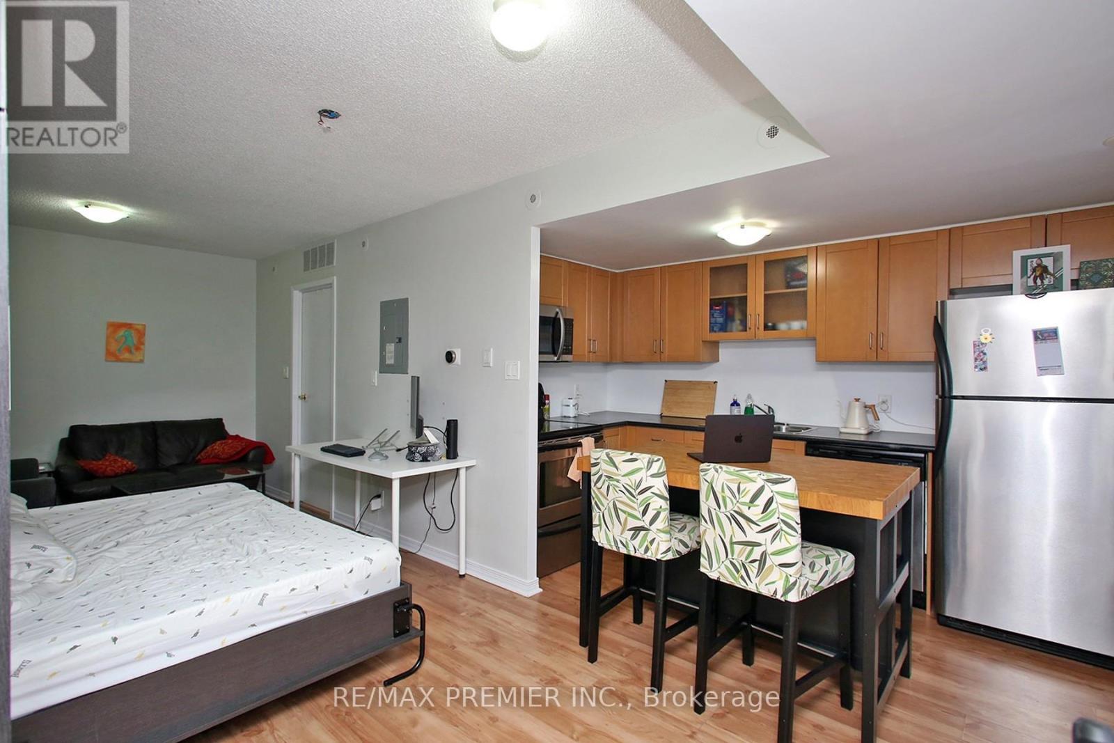 109 - 22 Western Battery Road, Toronto, ON - Indoor Photo Showing Kitchen