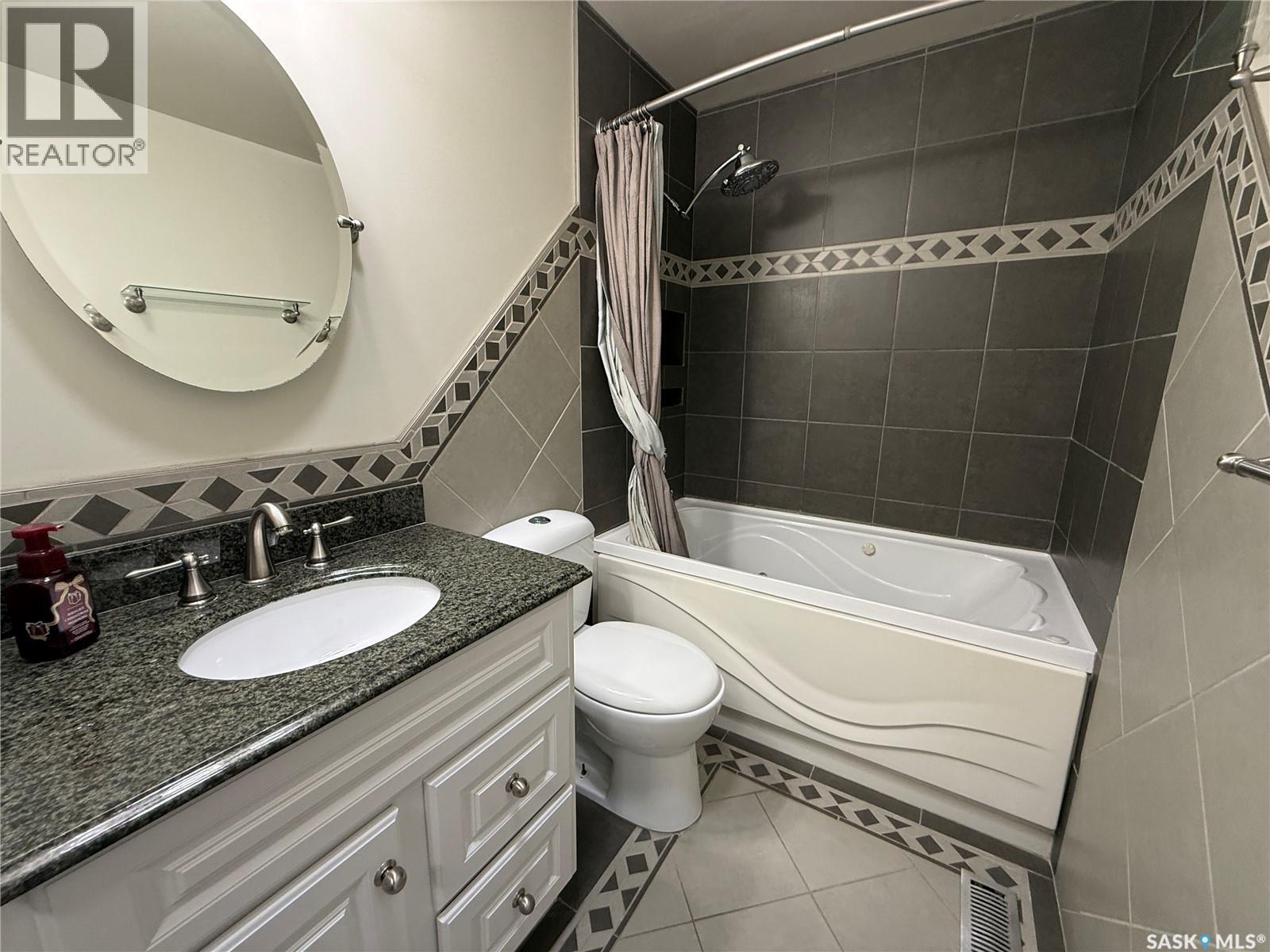 138 Weyakwin Drive, Saskatoon, SK - Indoor Photo Showing Bathroom