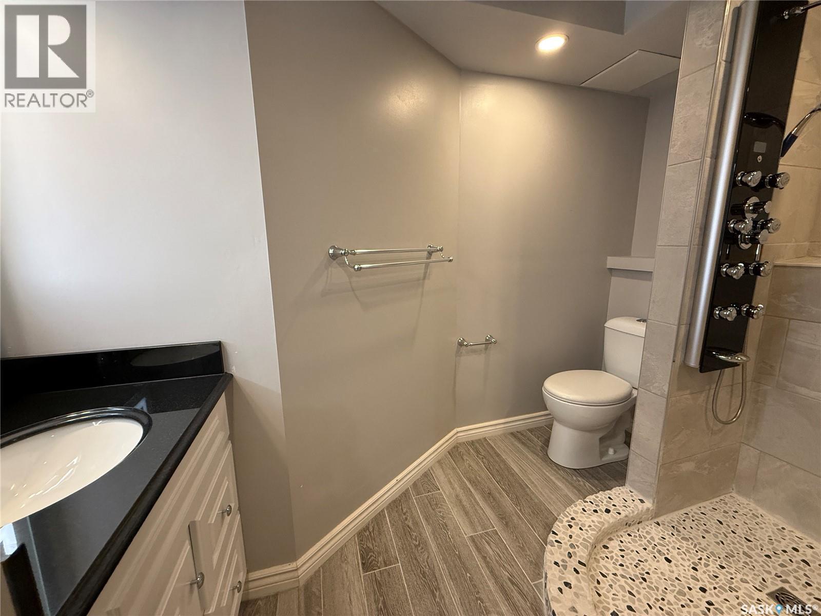 138 Weyakwin Drive, Saskatoon, SK - Indoor Photo Showing Bathroom