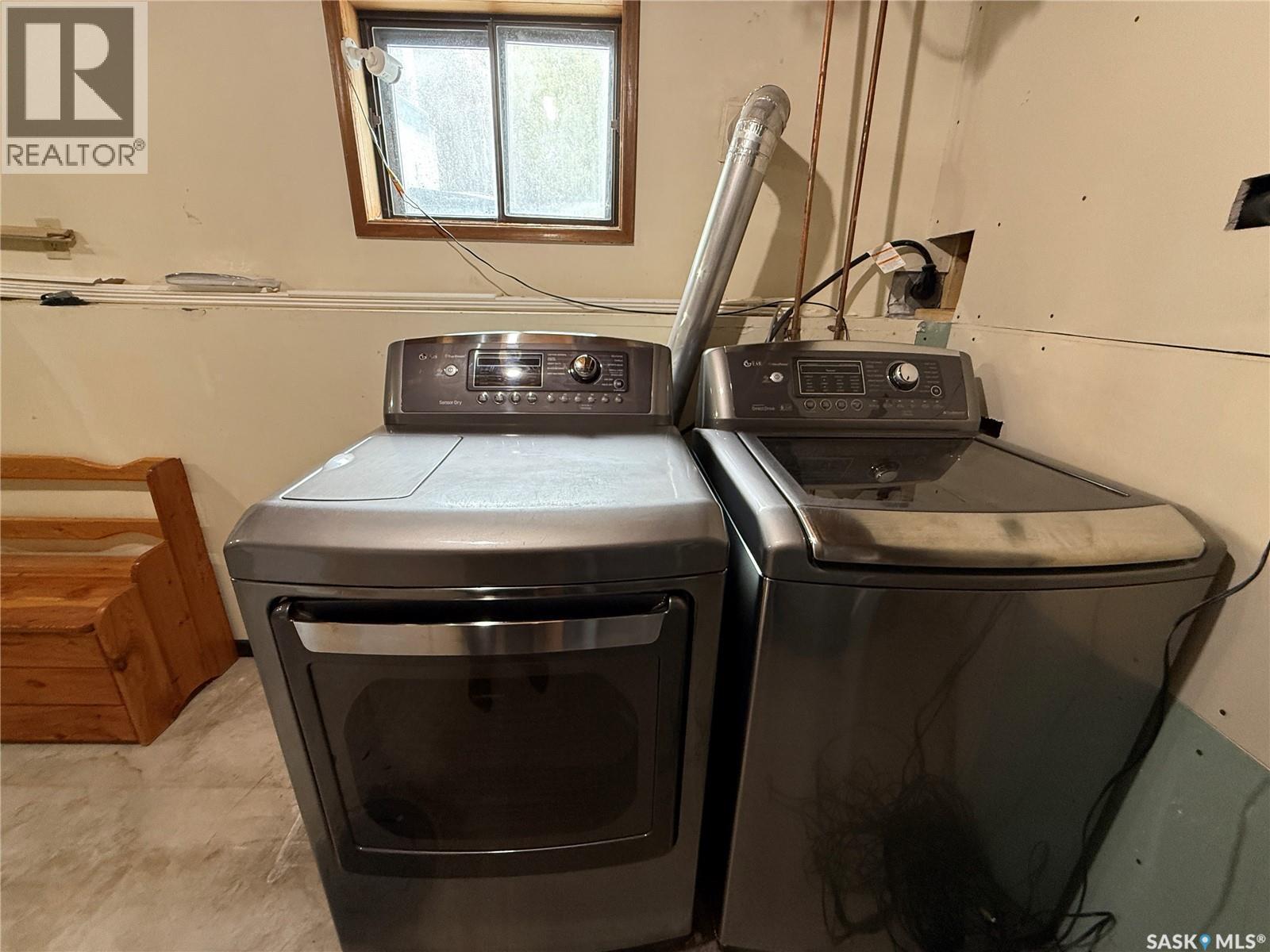 138 Weyakwin Drive, Saskatoon, SK - Indoor Photo Showing Laundry Room