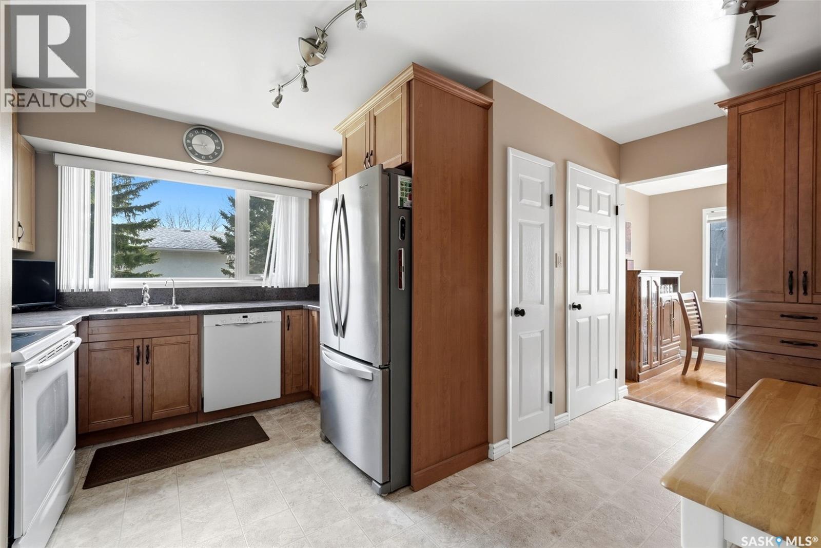 15 Hudson Drive, Regina, SK - Indoor Photo Showing Kitchen
