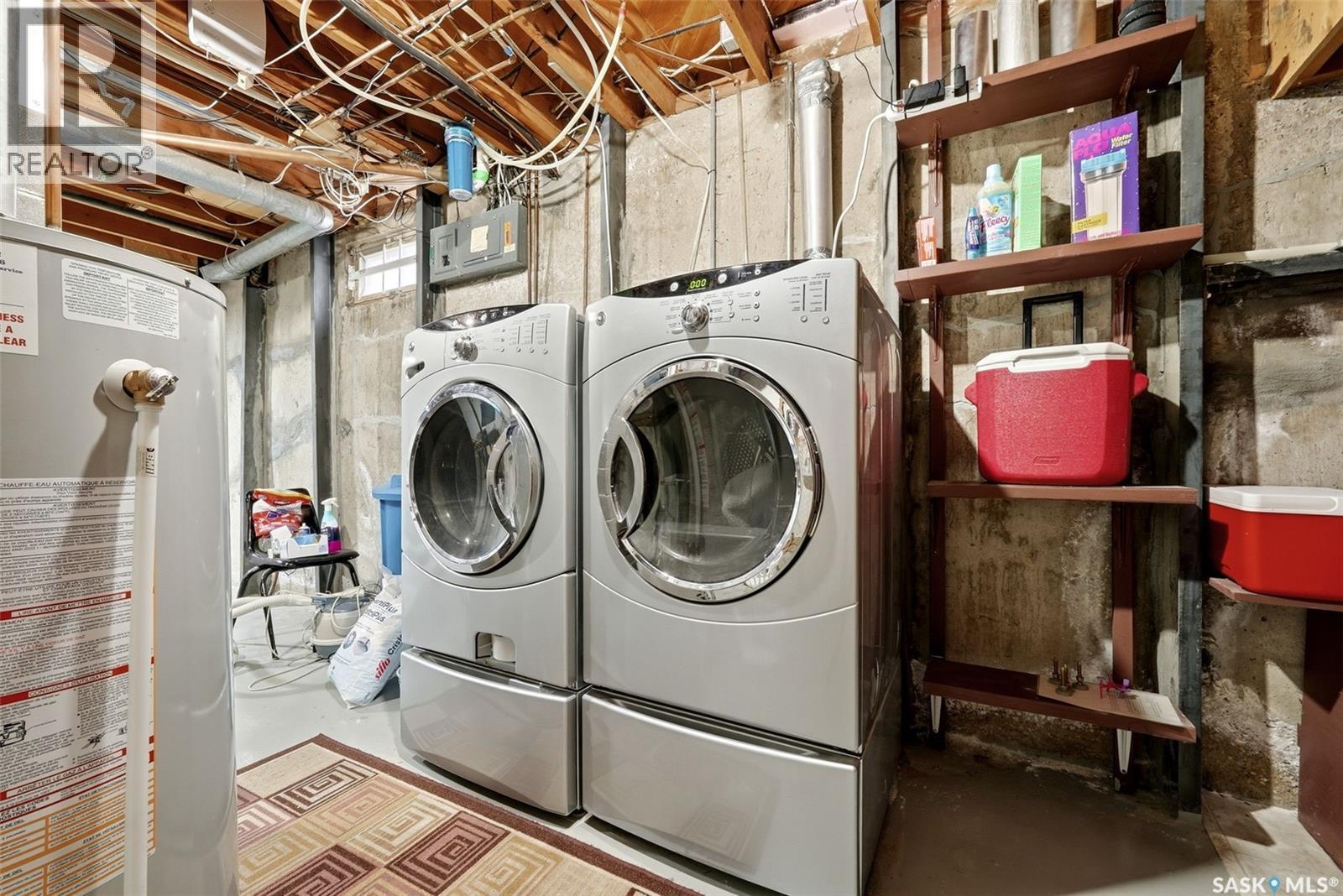 15 Hudson Drive, Regina, SK - Indoor Photo Showing Laundry Room