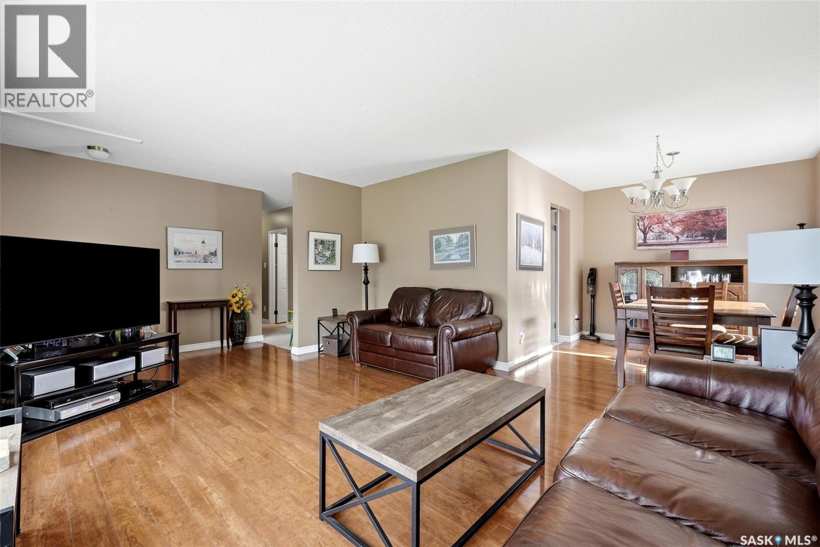 15 Hudson Drive, Regina, SK - Indoor Photo Showing Living Room