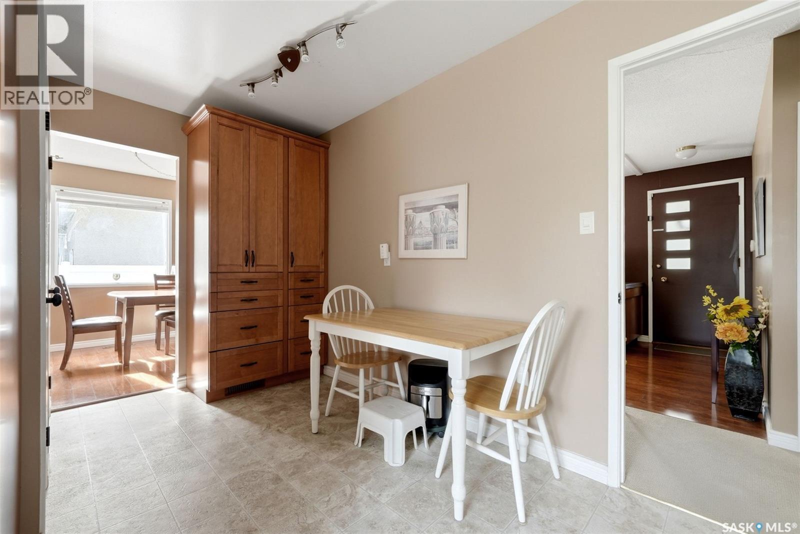 15 Hudson Drive, Regina, SK - Indoor Photo Showing Dining Room