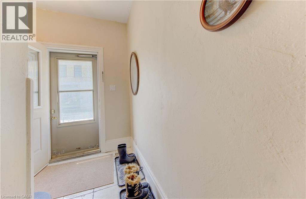 Front entryway with white baseboards, and neutral wall tones. - 48 Breithaupt Street, Kitchener, ON - Indoor Photo Showing Other Room