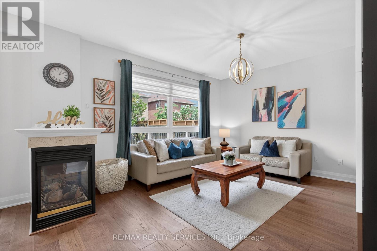 3365 Destination Drive, Mississauga, ON - Indoor Photo Showing Living Room With Fireplace