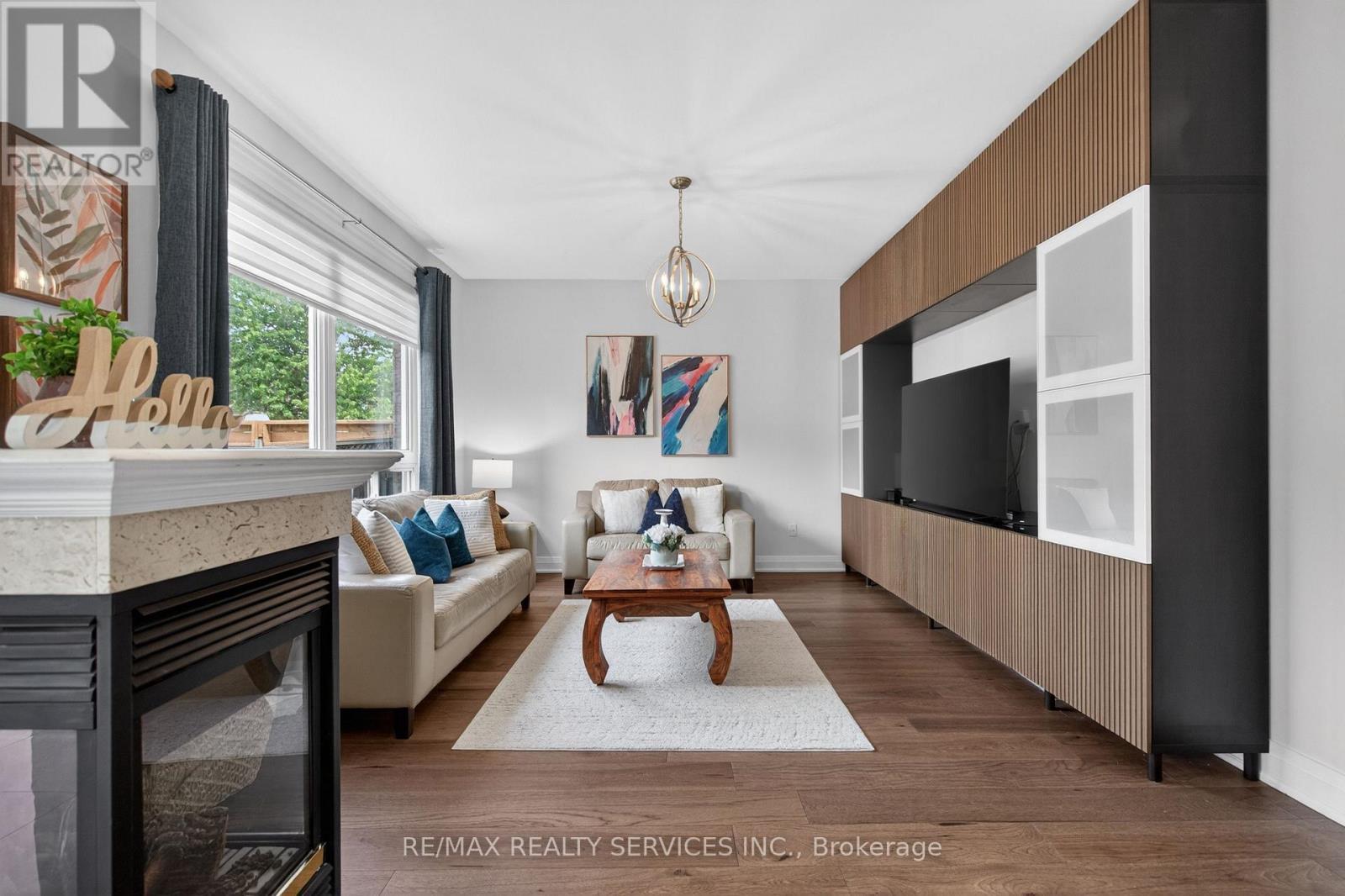 3365 Destination Drive, Mississauga, ON - Indoor Photo Showing Living Room With Fireplace
