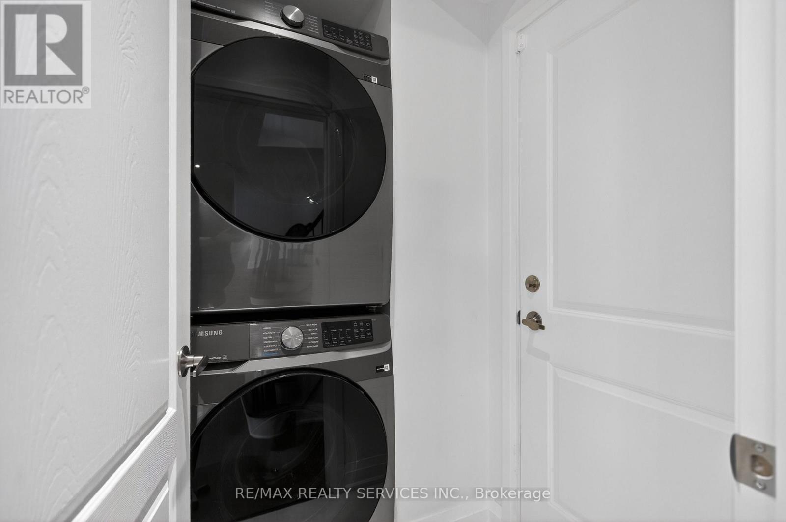 3365 Destination Drive, Mississauga, ON - Indoor Photo Showing Laundry Room