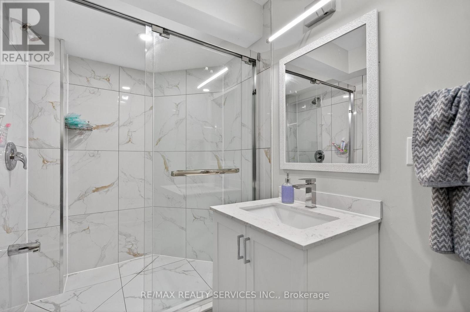 3365 Destination Drive, Mississauga, ON - Indoor Photo Showing Bathroom