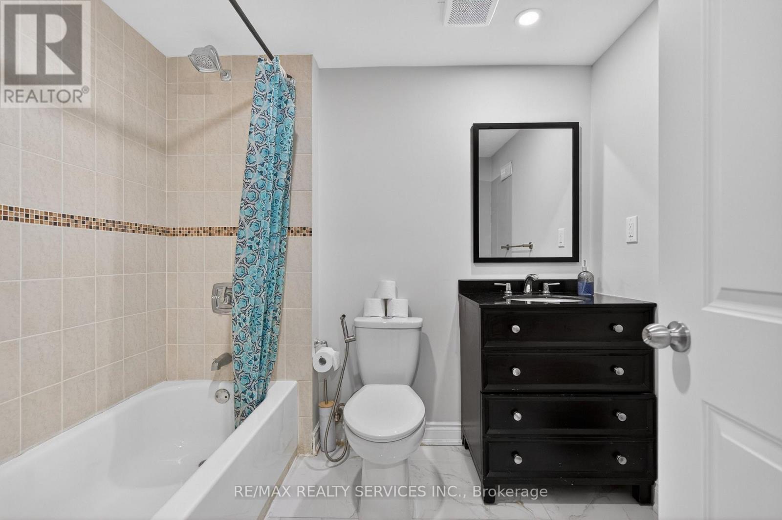3365 Destination Drive, Mississauga, ON - Indoor Photo Showing Bathroom