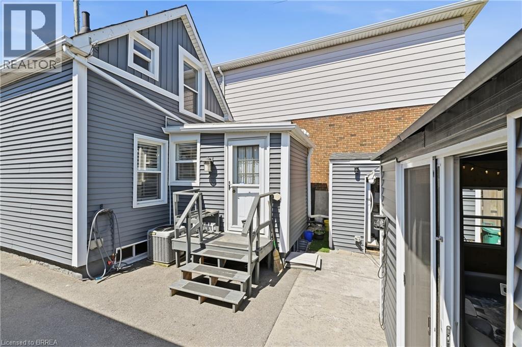 23 Britannia Avenue, Hamilton, ON - Outdoor