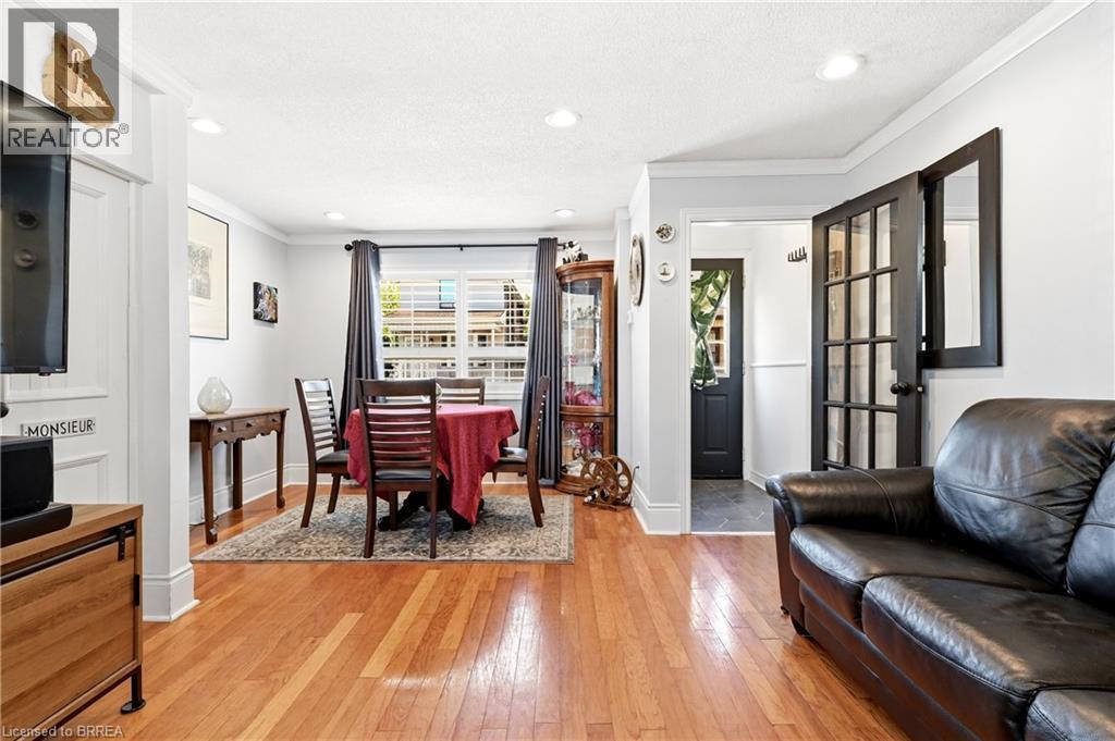23 Britannia Avenue, Hamilton, ON - Indoor Photo Showing Living Room