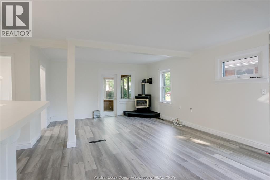 1054 Glidden, Windsor, ON - Indoor Photo Showing Living Room