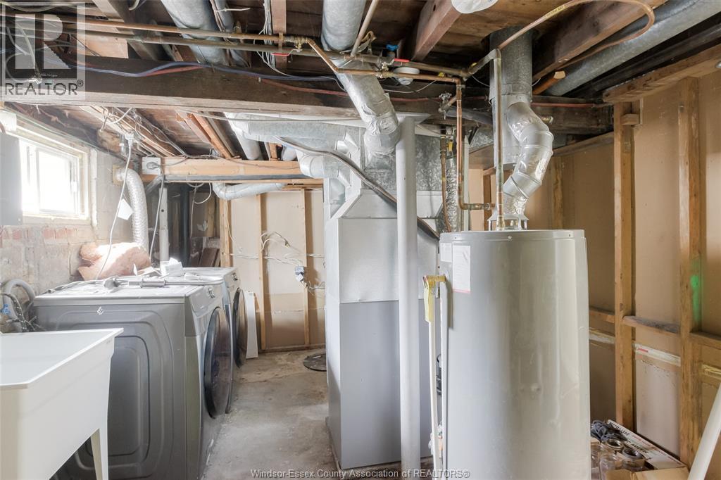 1054 Glidden, Windsor, ON - Indoor Photo Showing Laundry Room