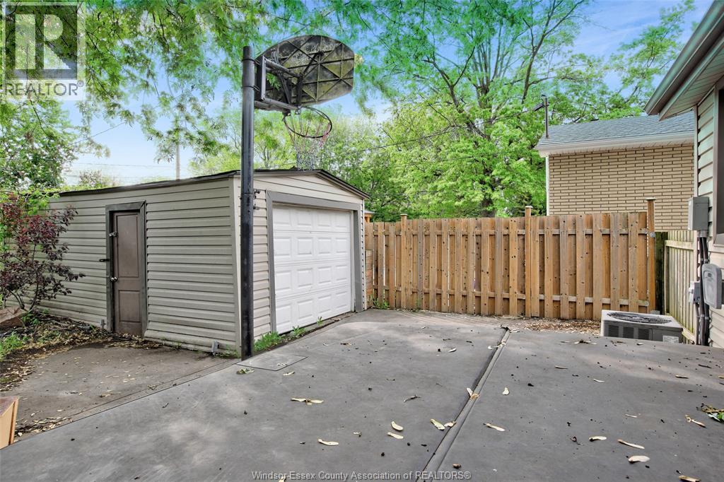 1054 Glidden, Windsor, ON - Outdoor With Exterior