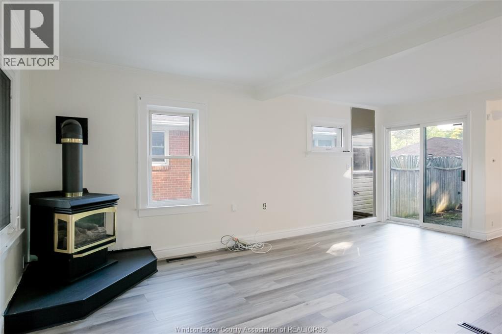 1054 Glidden, Windsor, ON - Indoor Photo Showing Other Room With Fireplace