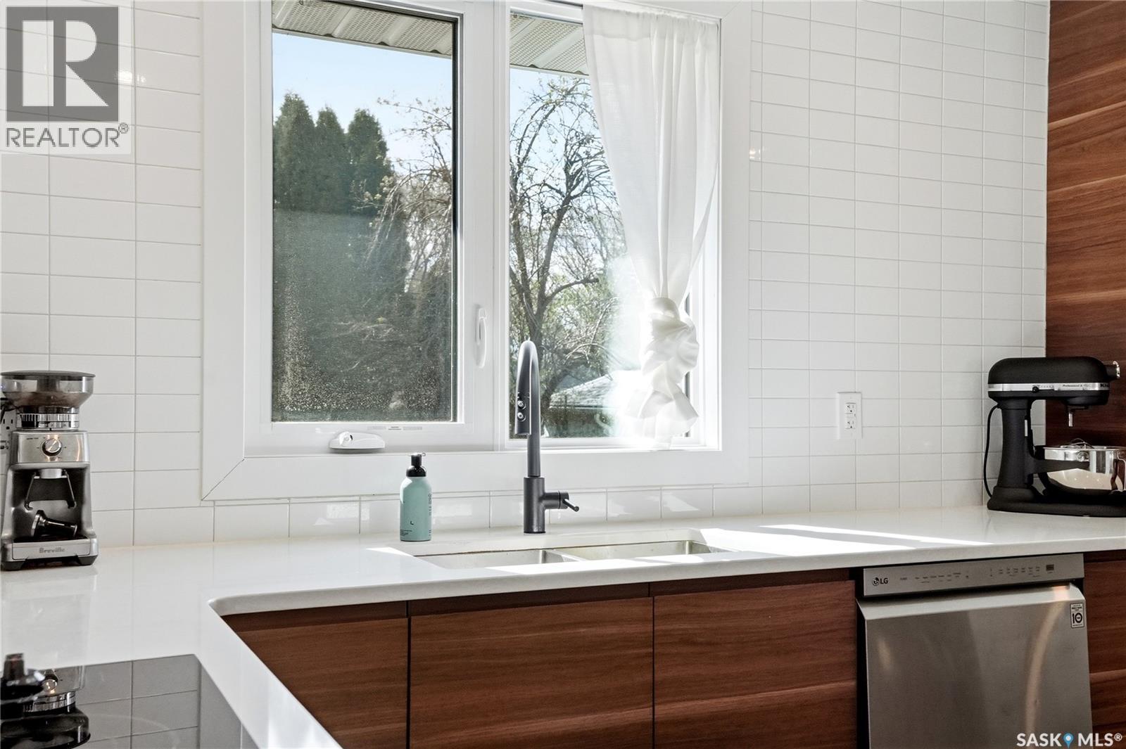 1918 Ewart Avenue, Saskatoon, SK - Indoor Photo Showing Kitchen With Double Sink