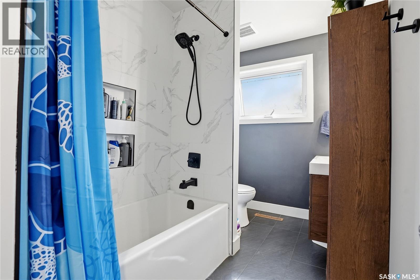 1918 Ewart Avenue, Saskatoon, SK - Indoor Photo Showing Bathroom