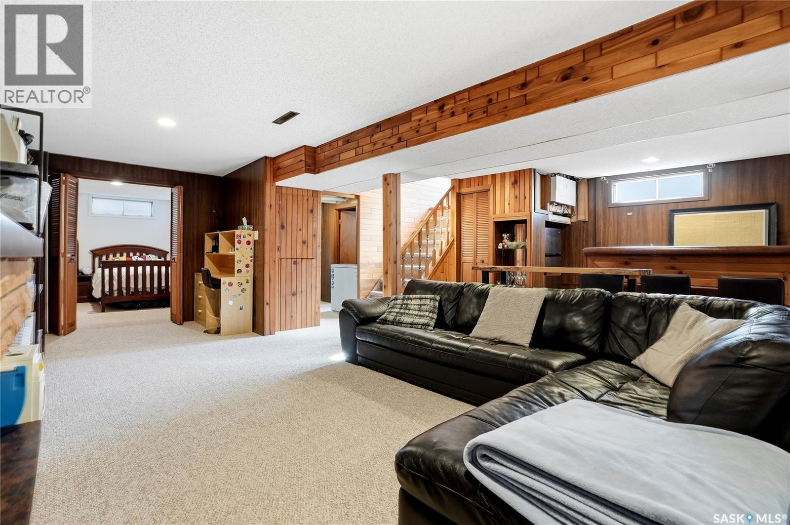 1918 Ewart Avenue, Saskatoon, SK - Indoor Photo Showing Living Room