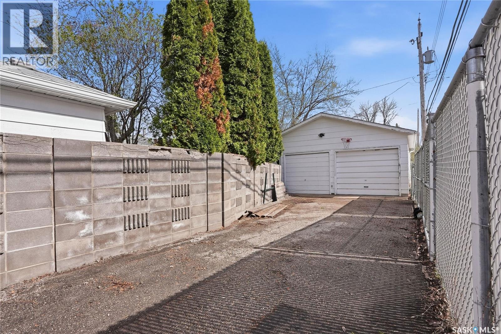 1918 Ewart Avenue, Saskatoon, SK - Outdoor With Exterior