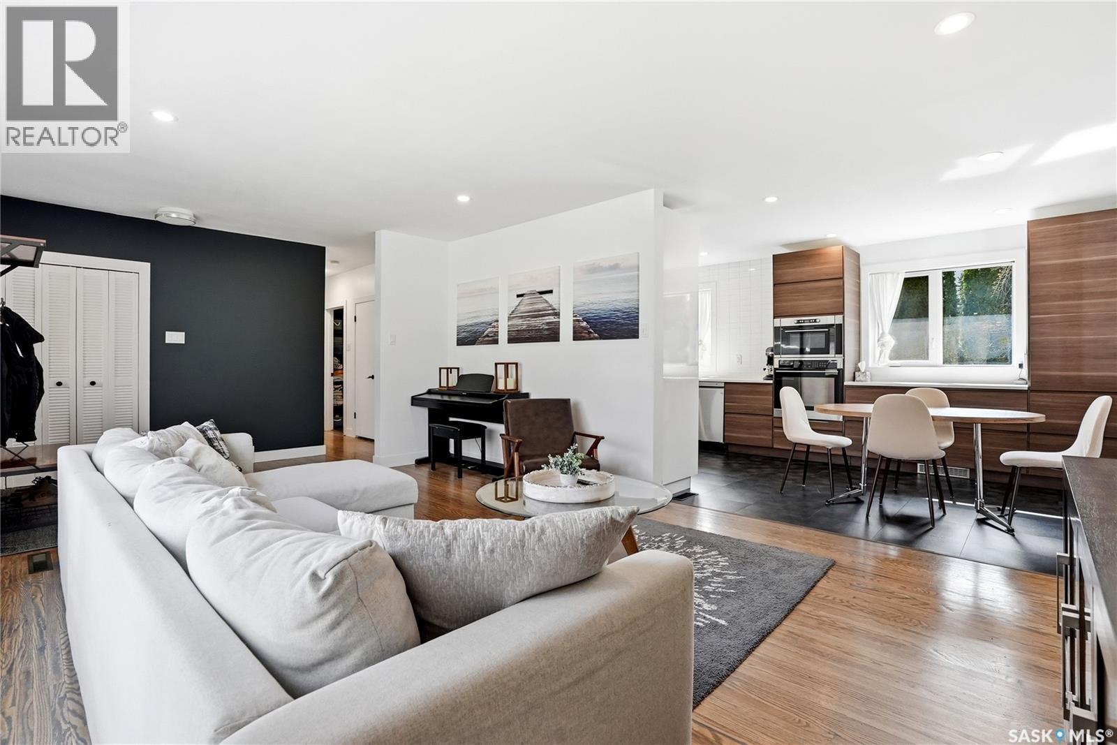 1918 Ewart Avenue, Saskatoon, SK - Indoor Photo Showing Living Room