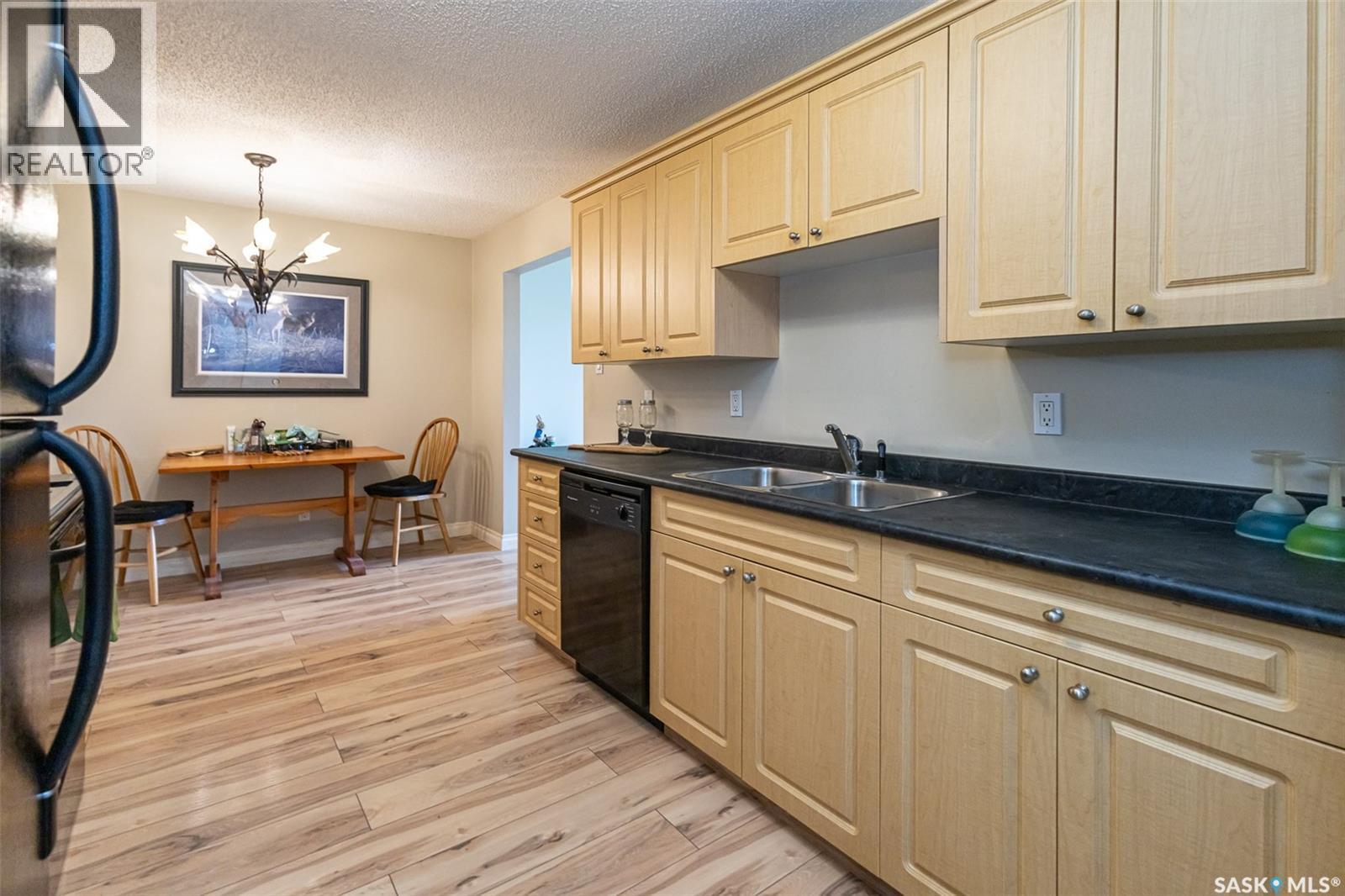 14 3809 Luther Place, Saskatoon, SK - Indoor Photo Showing Kitchen With Double Sink