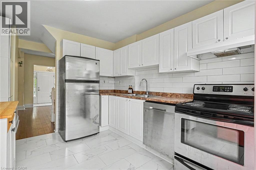 30 Province Street S, Hamilton, ON - Indoor Photo Showing Kitchen With Double Sink