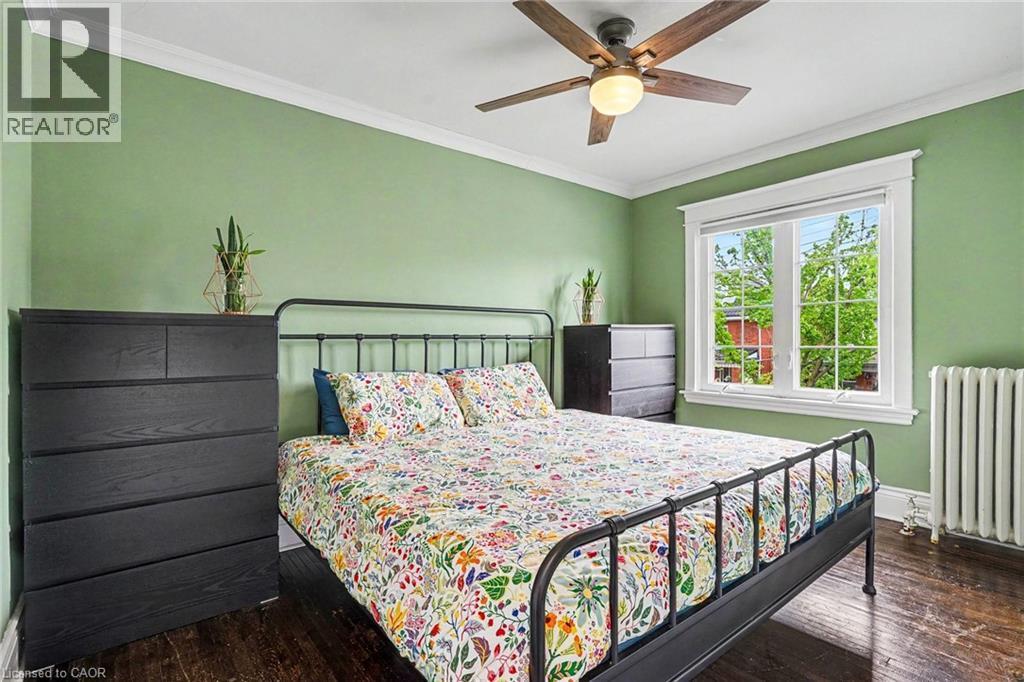 30 Province Street S, Hamilton, ON - Indoor Photo Showing Bedroom