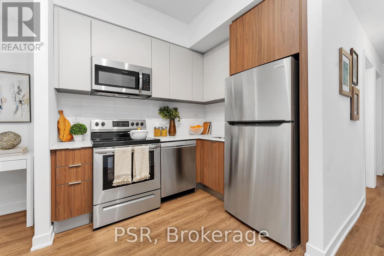 125 - 37 Danforth Road, Toronto, ON - Indoor Photo Showing Kitchen With Stainless Steel Kitchen
