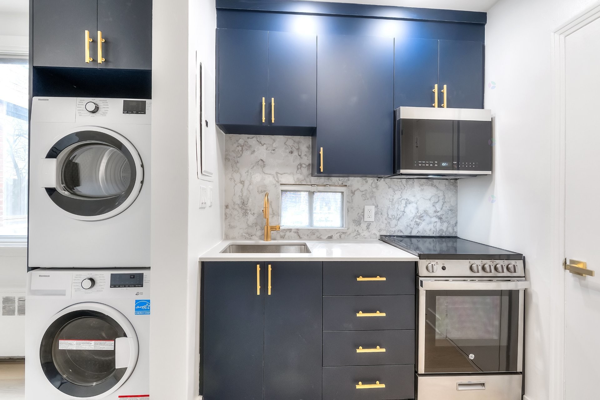 Kitchen - 312-1201 Av. Hope, Montréal (Ville-Marie), QC - Indoor Photo Showing Laundry Room