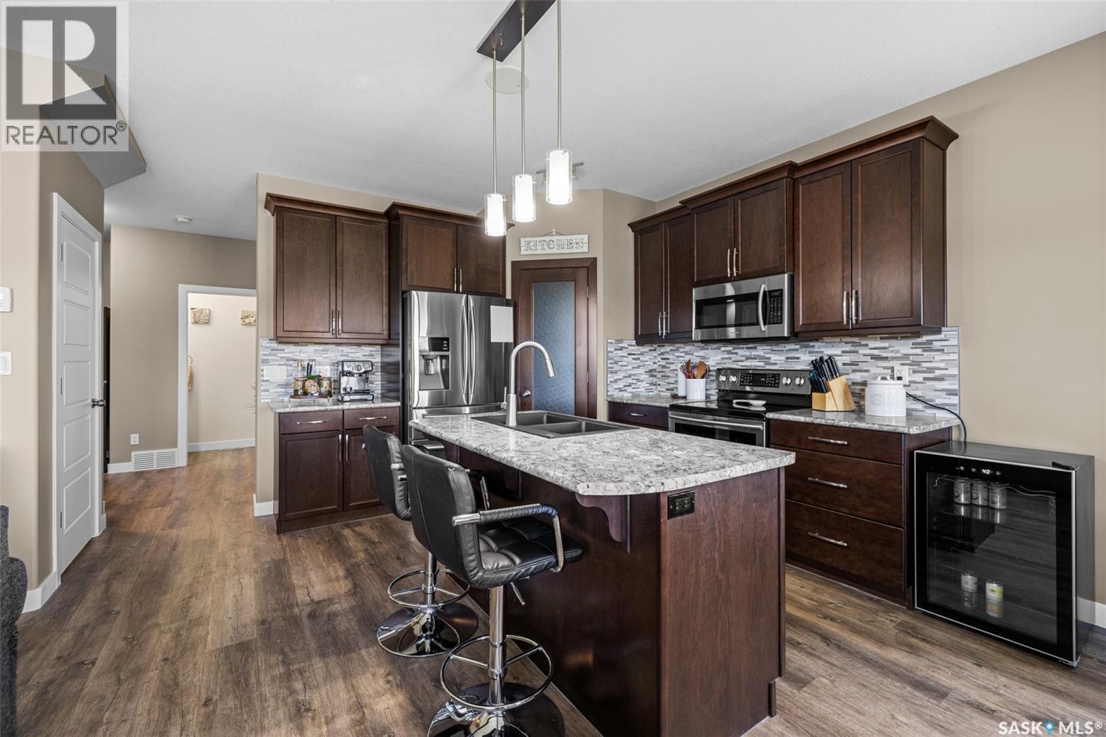 5044 Crane Crescent, Regina, SK - Indoor Photo Showing Kitchen With Double Sink With Upgraded Kitchen
