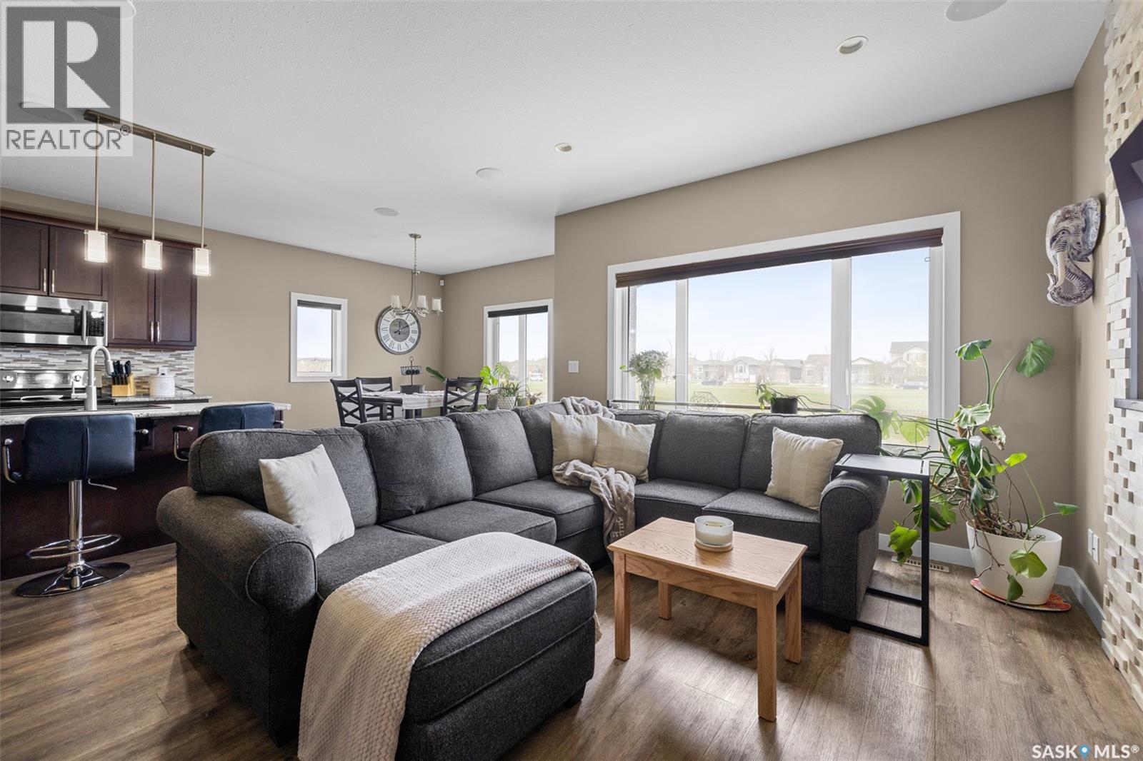 5044 Crane Crescent, Regina, SK - Indoor Photo Showing Living Room