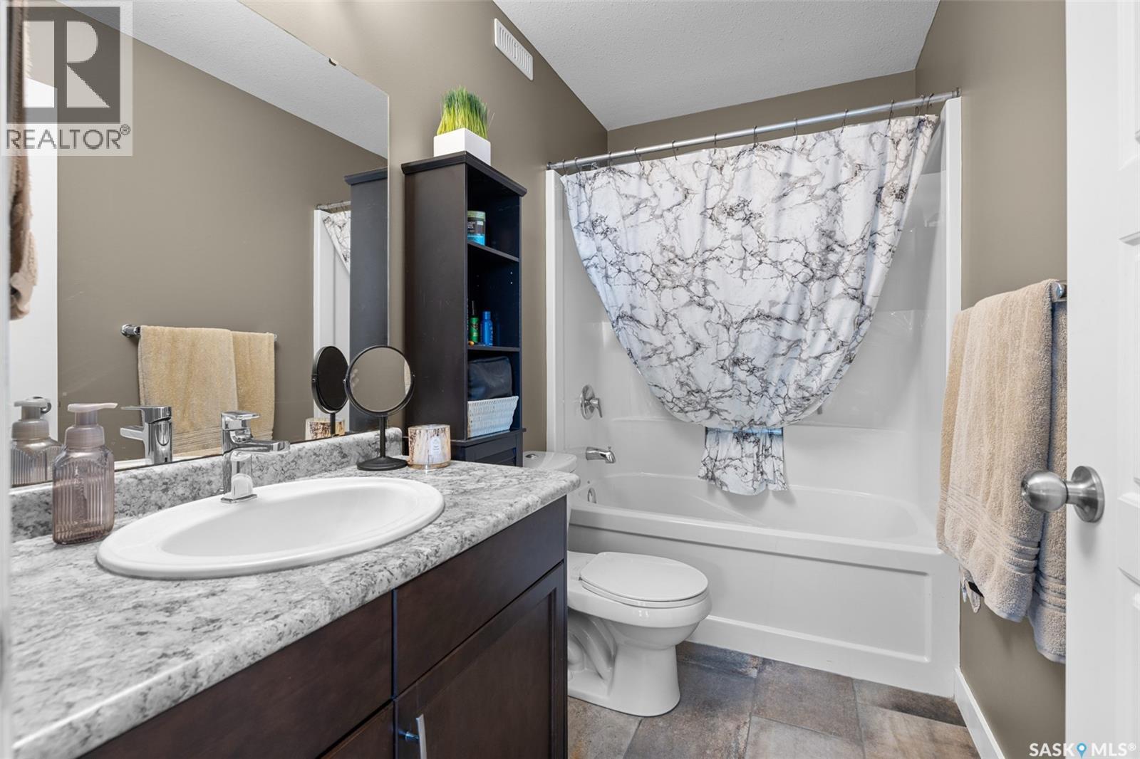 5044 Crane Crescent, Regina, SK - Indoor Photo Showing Bathroom