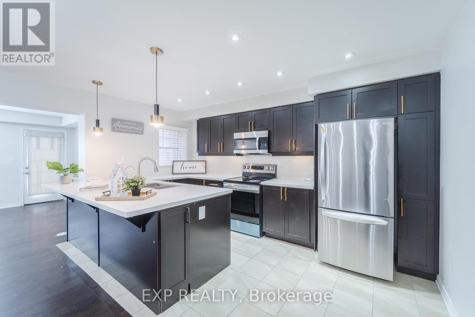 84 - 1000 Asleton Boulevard, Milton, ON - Indoor Photo Showing Kitchen With Upgraded Kitchen