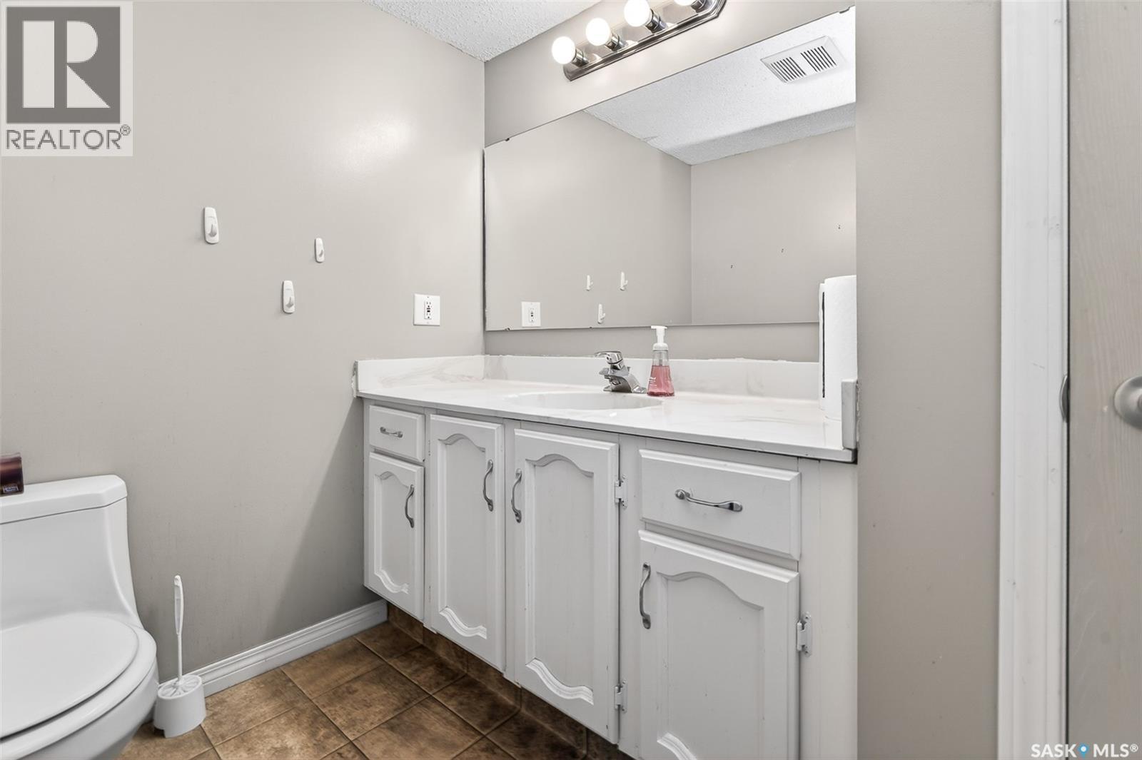 29 Edelweiss Crescent, Moose Jaw, SK - Indoor Photo Showing Bathroom
