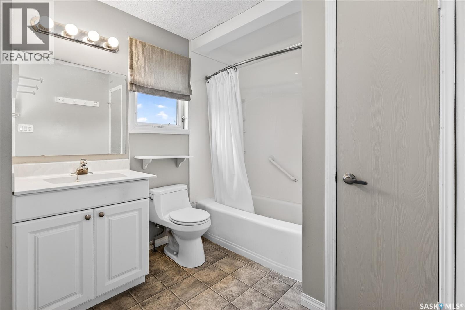 29 Edelweiss Crescent, Moose Jaw, SK - Indoor Photo Showing Bathroom