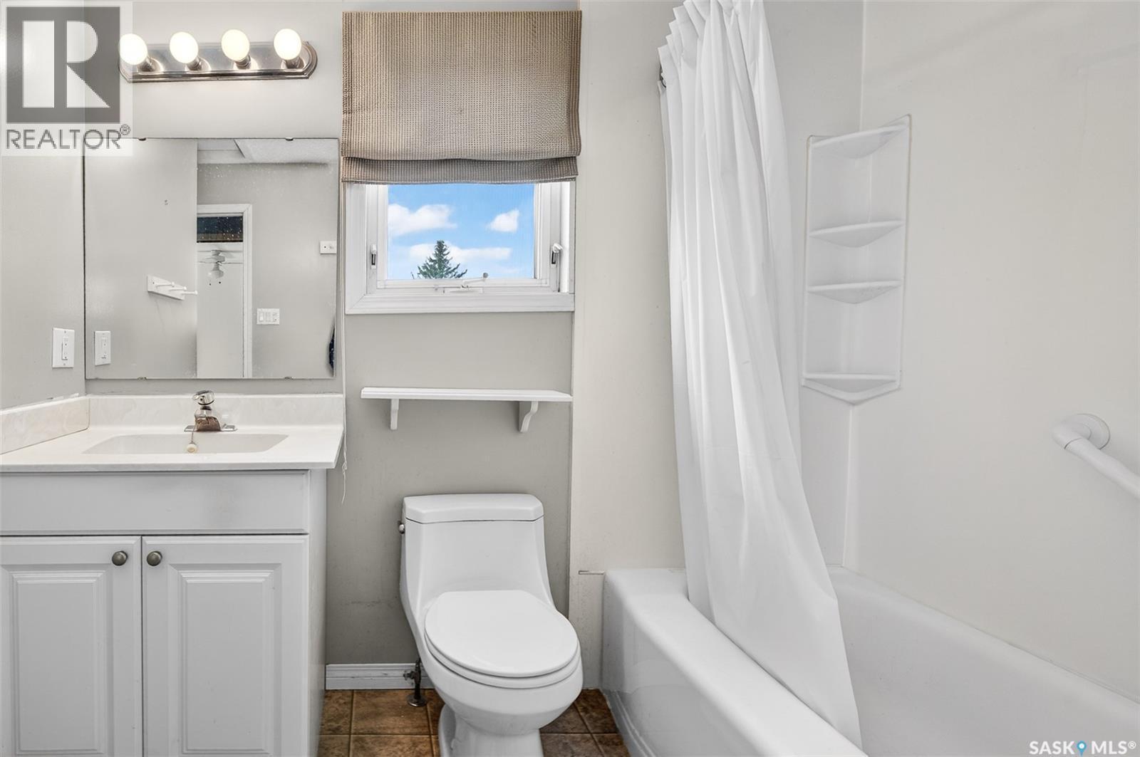 29 Edelweiss Crescent, Moose Jaw, SK - Indoor Photo Showing Bathroom